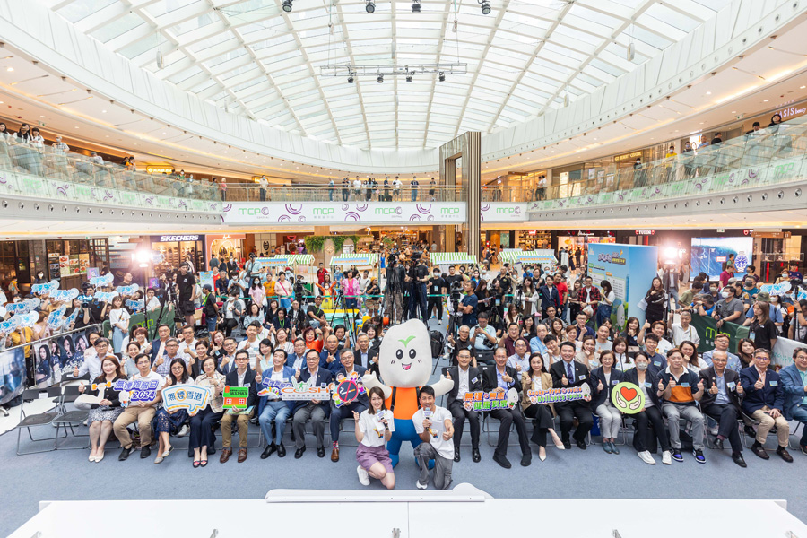 一眾嘉賓展現控煙決心,呼籲市民支持保護兒童免受煙草商侵擾。